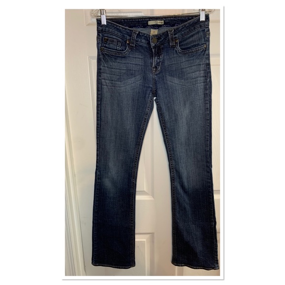 Refuge Slim Boot Cut Jeans Size 9 JR Med Wash - Picture 1 of 8